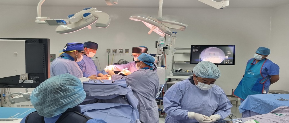 ESPECIALISTAS EN COLUMNA Y NEUROCIRUGÍA